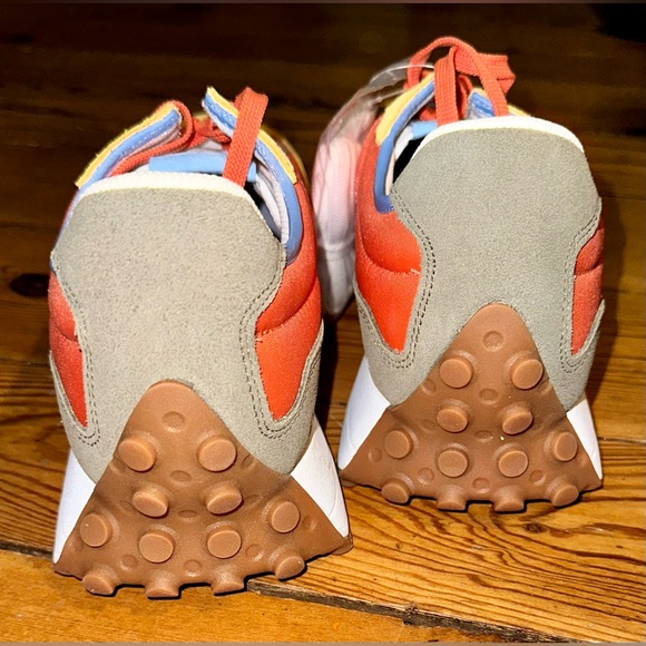 Shoes - Picture 3 of 7